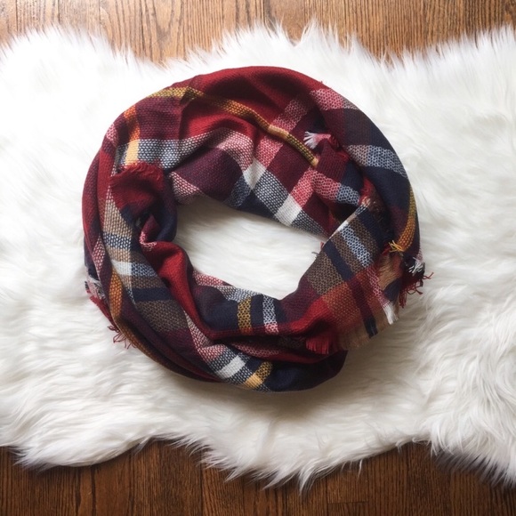 ❗️LAST❗️Burgundy Plaid Blanket Scarf - Picture 3 of 3
